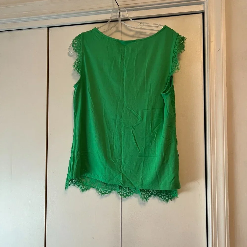 NWOT! New York & Co - Green Lace Front Top - Medium - Picture 2 of 3